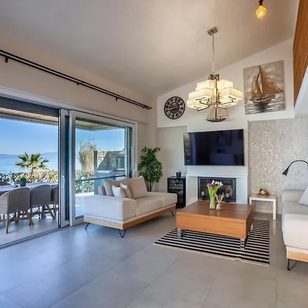 Seafront Luxury Almyra, Chalkidiki Villa *