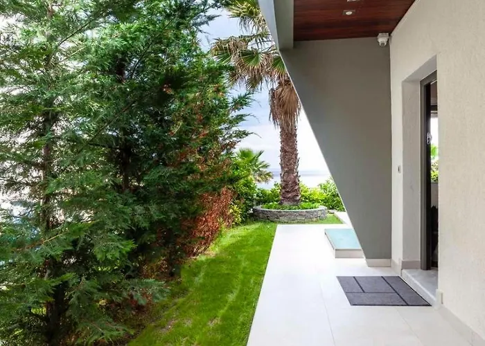 Seafront Luxury Almyra, Chalkidiki Villa